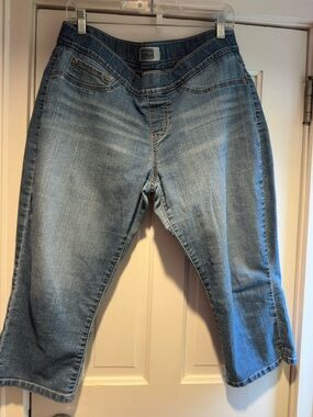 Levi’s Signature Pull-on Capris